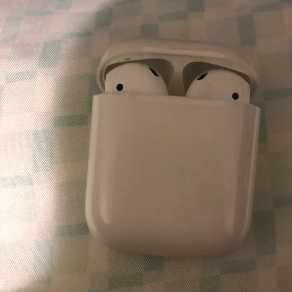 Wireless Earbuds with Charging Case - White
